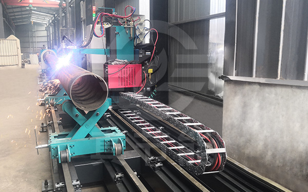 圓管相貫線切割機(jī)器人試機(jī)運(yùn)行 圓管相貫線切割機(jī)器人試機(jī)運(yùn)行